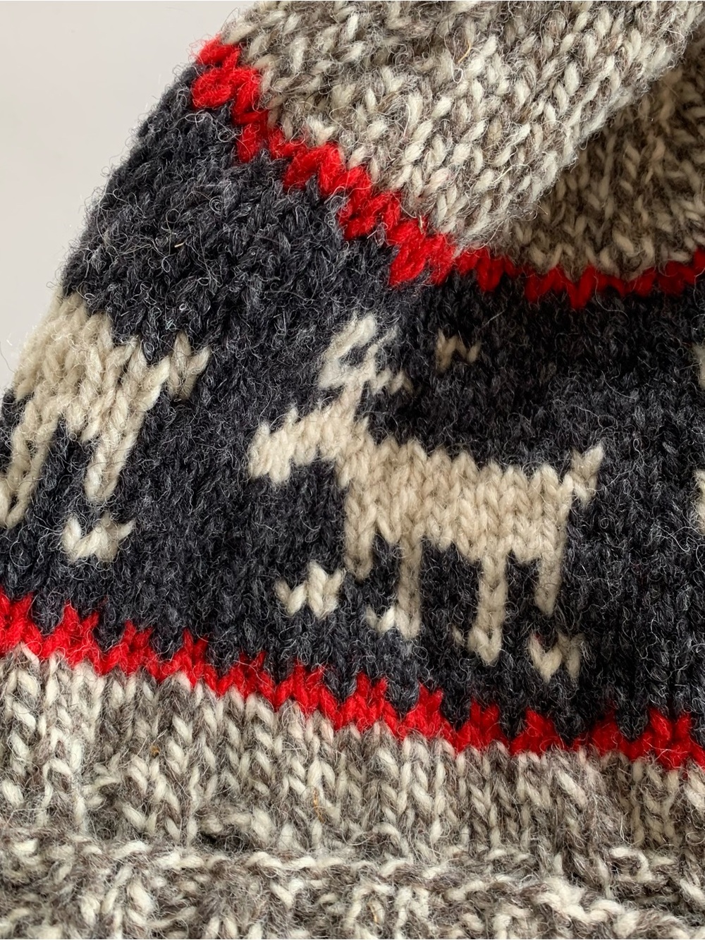Hand-knit wool hat - Picture 3 of 5